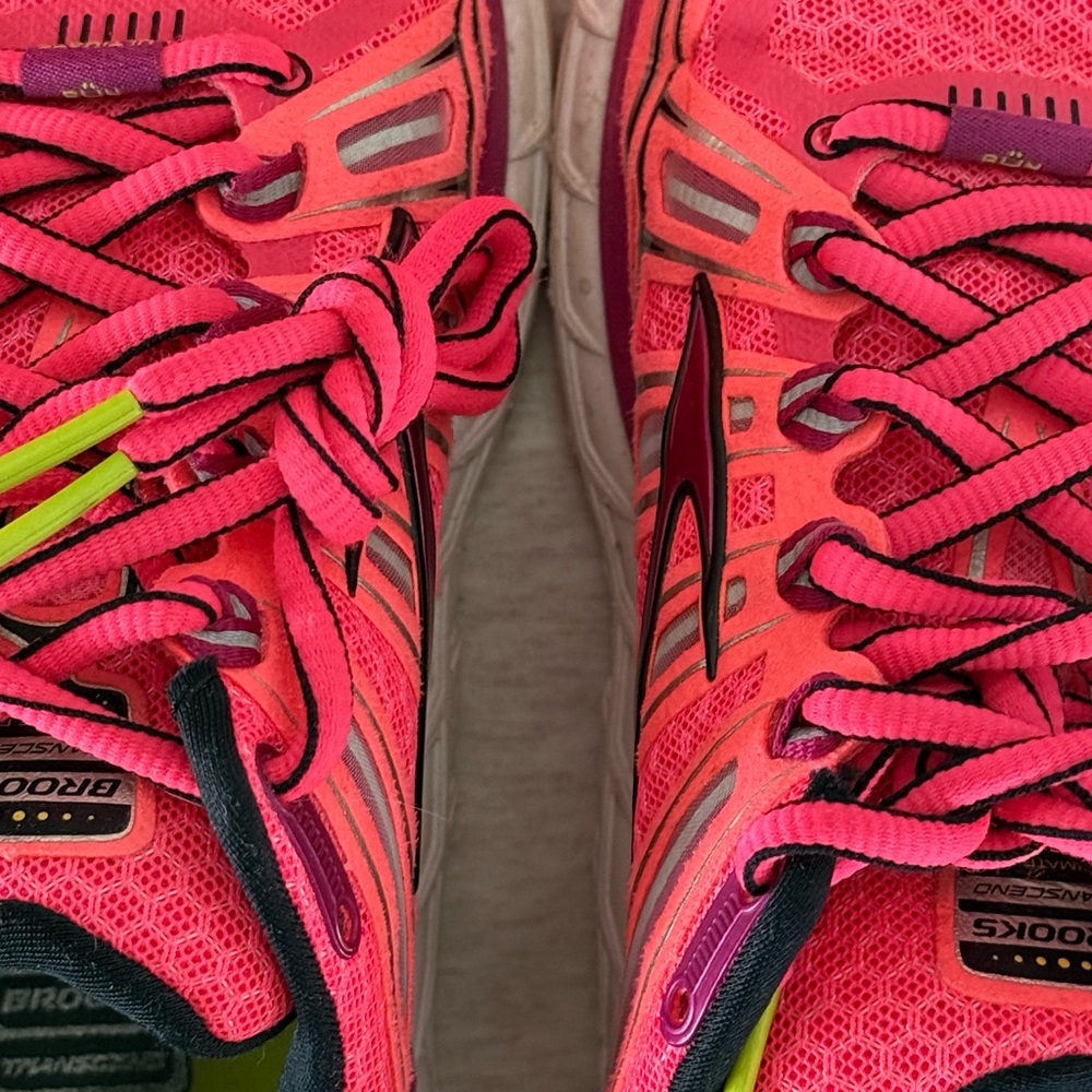 Brooks Pink shoes women 6.5/7
